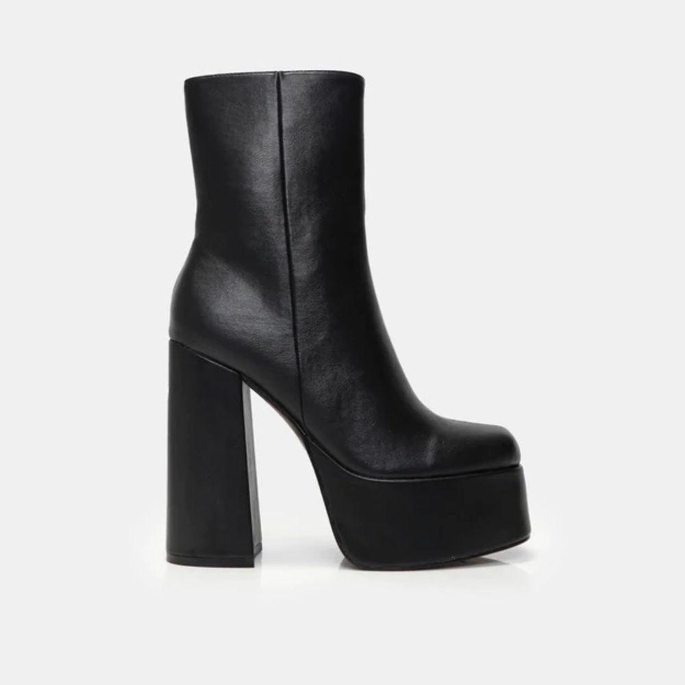 SOLD NEW PRETTYLITTLETHING 6" high heel ankle booties